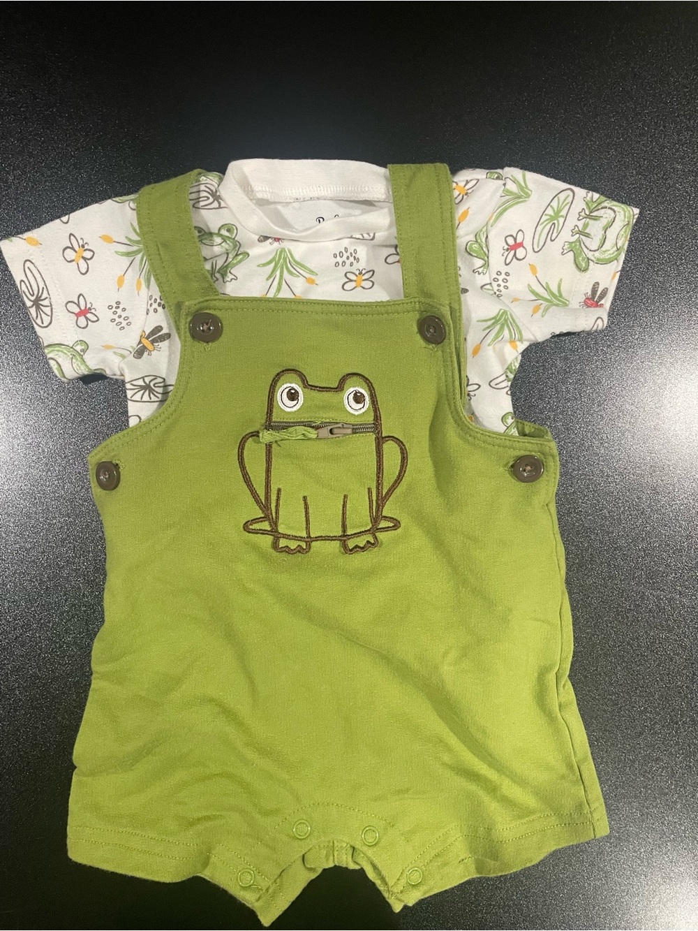 Baby Essentials Green Frog overalls with White Printed Tee. Fits 9 mo. 🐸 💚
